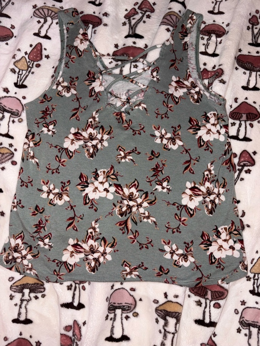 American Eagle Soft and Sexy Crepe Sage Green Floral Tank Size Small